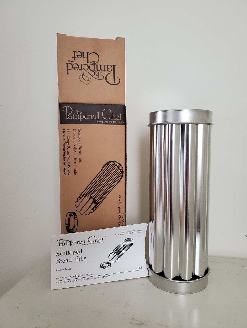 NIB The Pampered Chef Scalloped Bread Tube 1565